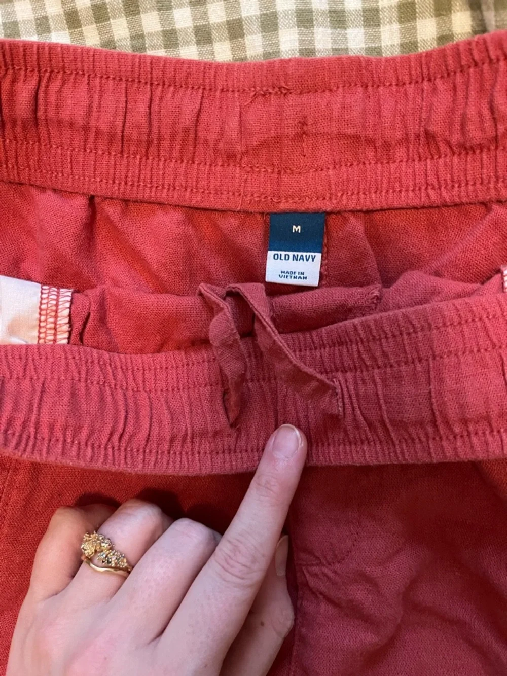 Old Navy Red Elastic-Waist linen blend pull on Shorts - Picture 2 of 3